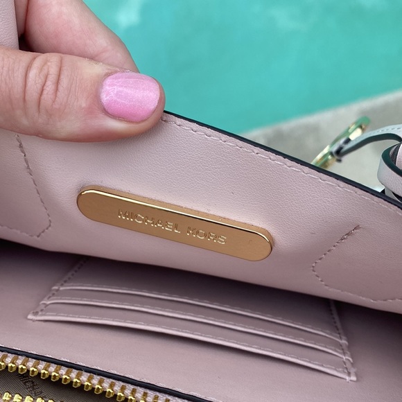 Michael Kors messenger bag - Picture 2 of 9